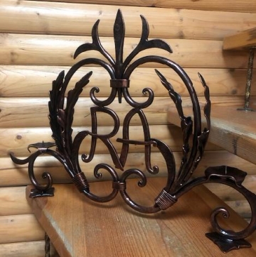Кованые изделия для декора интерьера - Подсвечник с инициалами 500*450