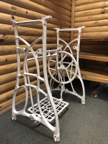 КОВАНЫЕ ИЗДЕЛИЯ ОТ ЗАБОРА ДО СТУЛА - стойка швейной машины