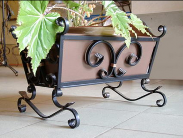 Кованые изделия для декора интерьера - подставка для цветов