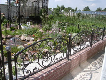 КОВАНЫЕ ИЗДЕЛИЯ ОТ ЗАБОРА ДО СТУЛА - забор для цветника