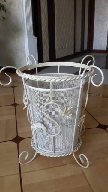 Кованые изделия для декора интерьера - урна