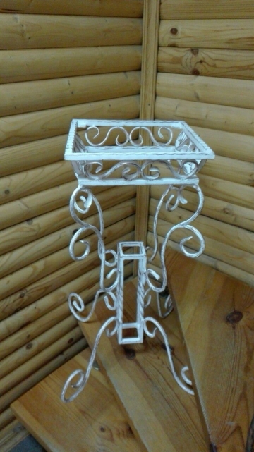 Кованые изделия для декора интерьера - цветочница квадратная высокая